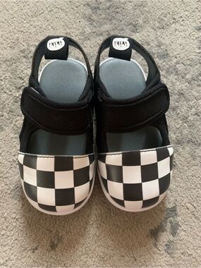 ikiki Kids Black & White Checker sandals